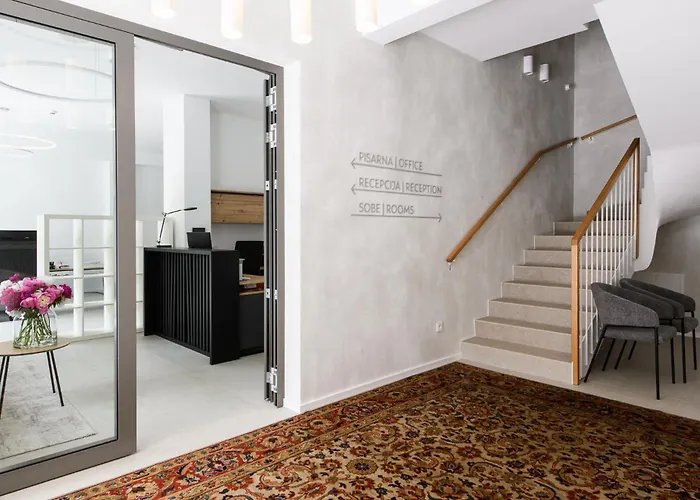 מלון דירות Hisa Barbara צליה